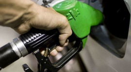 Benzinin litre fiyatında 9 kuruş indirim yapıldı