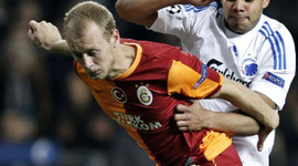 Cimbom'un üstüne Kaya düştü!