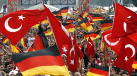 ALMAN SİYASETİNE TÜRK MALZEME!