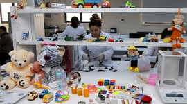 Oyuncaklara üçlü denetim