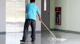 Kapıcıyı atan ceza öder