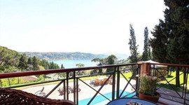 Bank Asya'nın boğaz manzaralı villası satılıyor