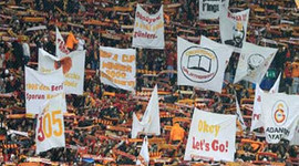 GS taraftarı çöpleri karıştırdı!