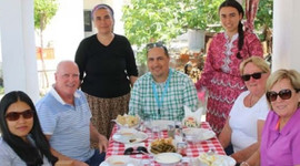 Turistleri evlerinde konuk edip para kazanıyorlar