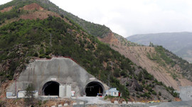 Zigana Tüneli'nde yarıya gelindi