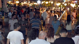 Marmaris'te caddeler dolup taştı!