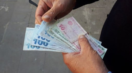 Emeklilerin zam farkları hesaplara yattı