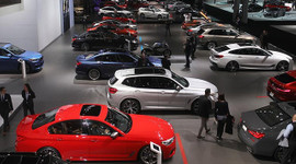 Lüks otomobil satışları hız kesti