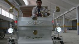 Adalar için teyp özelliği olan elektrikli fayton üretti