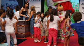 Ödüller Arzu Yanardağ'dan!