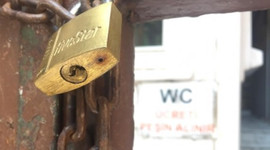 50 yıllık umumi tuvalet iflas etti!