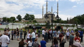 Otellerde yer kalmadı, evlerde misafir edilecekler