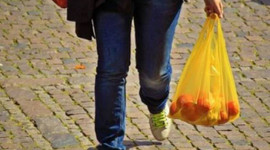 Bir ülke daha plastik poşetleri yasaklamaya hazırlanıyor