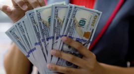 Milyonerler dövize koştu