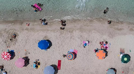 Bodrum Türkbükü'nde şezlong fiyatı günlük 1000, aylık 24 bin TL: 'Sonuçta Private hizmet, rakamlar normal'