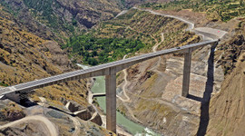 Türkiye'nin en yüksek köprüsü açılıyor! 5 saatlik yol 2 saate inecek