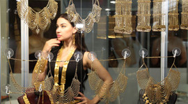 Tüketici ağustosta giyimden kıstı, elektronik ve mücevhere yöneldi