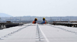 Dünyanın en büyük güneş enerji santrali elektrik üretimine başladı