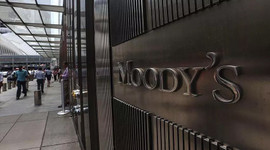 Moody's İngiltere'nin kredi notunu düşürdü
