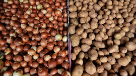 Pakdemirli'den patates ve soğan dağıtımına ilişkin açıklama