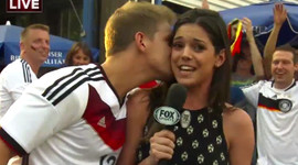 Canlı yayında olay: Kadın spikerin zor anları