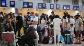 Antalya'ya 8 günde 120 bin turist geldi