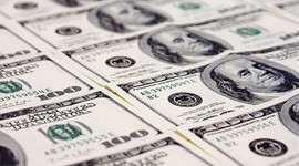 Cari açık bavula girdi