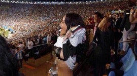 Almanya attı Rihanna soyundu