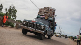 Venezuela ile Kolombiya sınırlarını ticaret için açtı