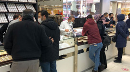 Altın fiyatları düştü, vatandaşlar kuyumculara akın etti