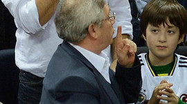 Başkan çıldırdı:'Yeter artık sus!'