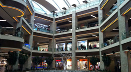 AVM'ler birer birer boşalıyor