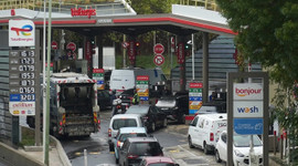 Fransa'da akaryakıt krizi pazarcıları vurdu