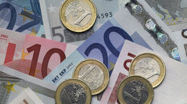 Fitch'den Avro Bölgesi'ne deflasyon uyarısı