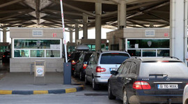 Bakanlık, Türkiye'ye yabancı plakaları araçla gelecekleri uyardı