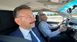 Bakan Uraloğlu direksiyona geçti, yapımı süren otoyolu test etti