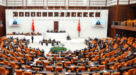 Çalışmayan emeklilere 5 bin TL ikramiye Meclis'te yasalaştı