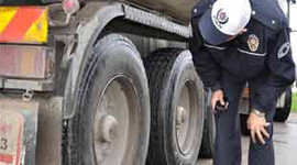 Polis kış lastiği avında!