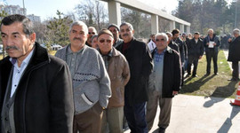 Parayı almak için sıraya girdiler