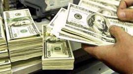 Dolar Euro'yu yükselmeden yendi