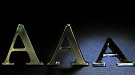 Moody's Yunan bankalara acımadı