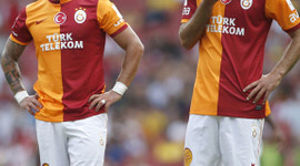 G.Saray yönetimi, iki futbolcuyu sildi