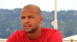 Melo taraftara sitem etti