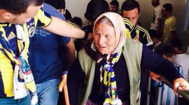 Van Persie için bastonuyla geldi!