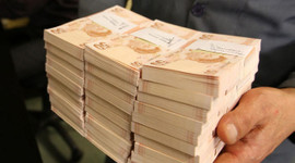 Paranın patronu TL'ye dokunmadı!