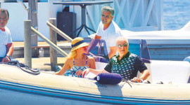 ŞOK! Ünal Aysal sevgilisiyle yakalandı