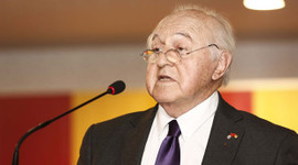 Duygun Yarsuvat: Galatasaray antikacı dükkanı değil