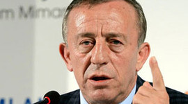 Açtı AĞAzını yumdu gözünü!