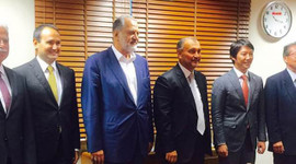 Canlı yayında imzayı attı!