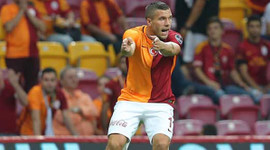 Podolski'ye Astana'da şok tepki!